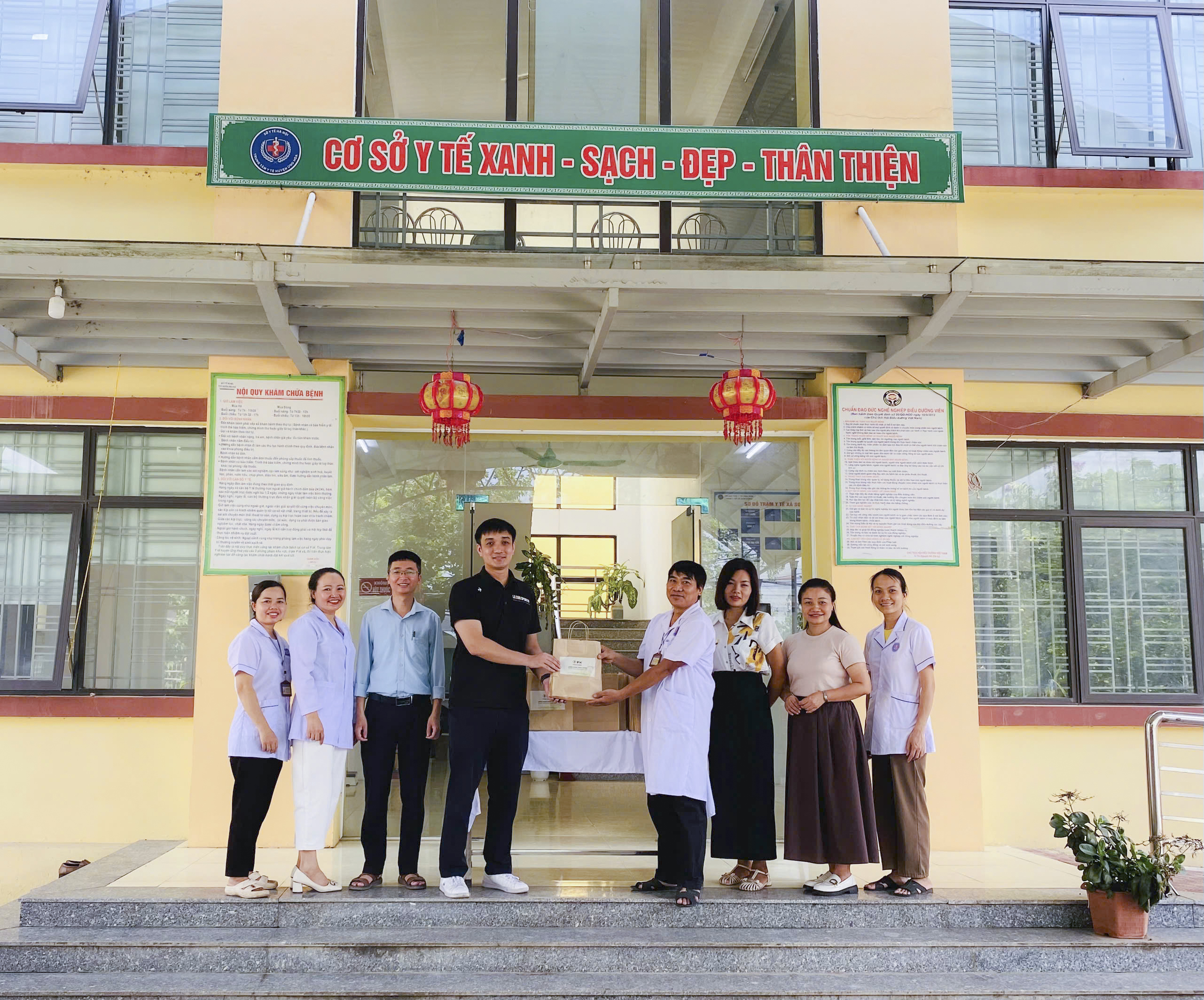 Đông dược Phúc Hưng trao tặng 120 suất quà đến các gia đình chính sách xã Vân Đình nhân kỷ niệm 78 năm ngày thương binh liệt sĩ